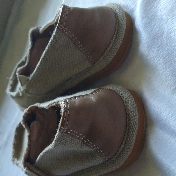Toddler.Never worn: Canvas Shoes. Size 10 Toddler. Unisex - Picture 7 of 12